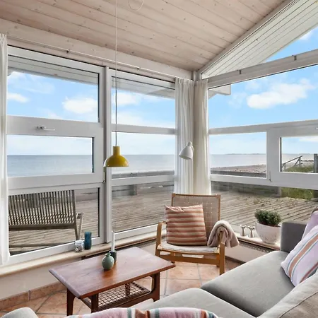 Amila - 10m From The Sea By Interhome